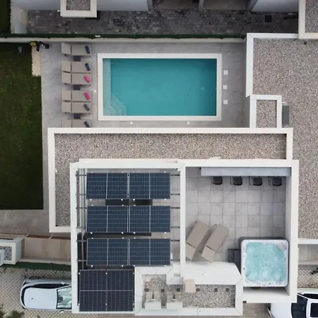 빌라 Luxury Teo With Heated Swimming Pool And Panoramic View